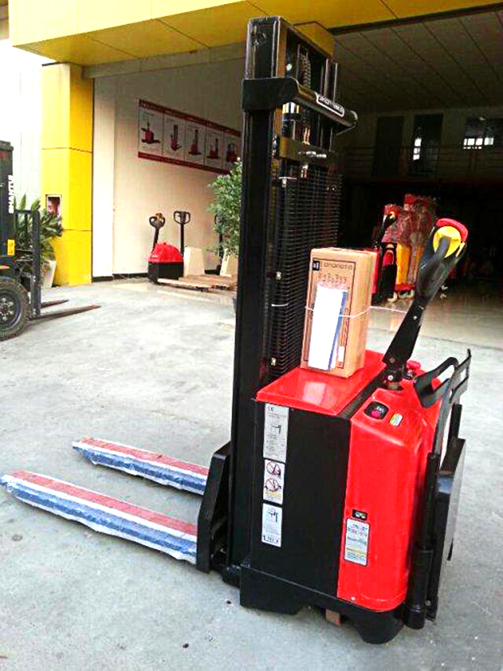 FSEM full electric stacker 7